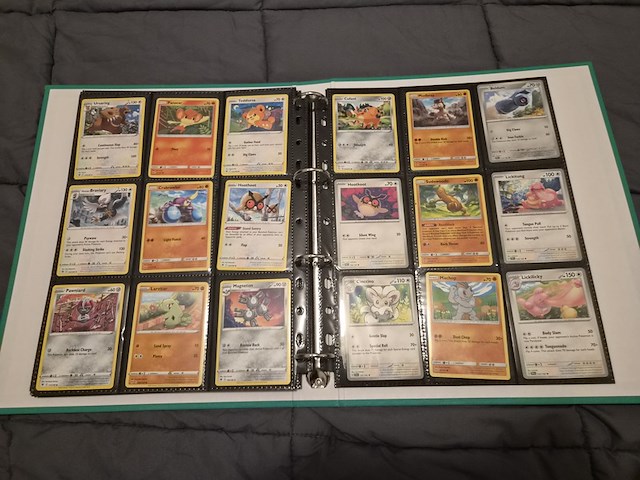Uitgebreide pokémon verzameling met vintage kaarten, mappen en playmat - afbeelding 41 van  48