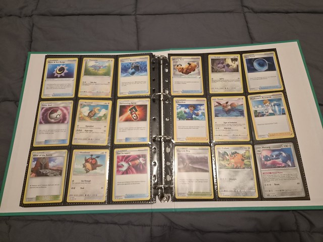 Uitgebreide pokémon verzameling met vintage kaarten, mappen en playmat - afbeelding 42 van  48