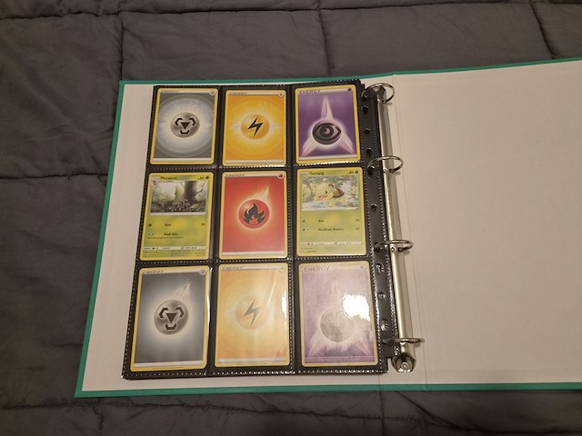 Uitgebreide pokémon verzameling met vintage kaarten, mappen en playmat - afbeelding 43 van  48