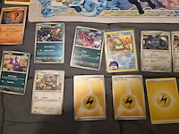 Uitgebreide pokémon verzameling met vintage kaarten, mappen en playmat - afbeelding 44 van  48