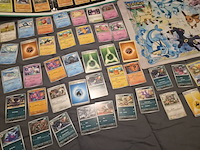 Uitgebreide pokémon verzameling met vintage kaarten, mappen en playmat - afbeelding 45 van  48