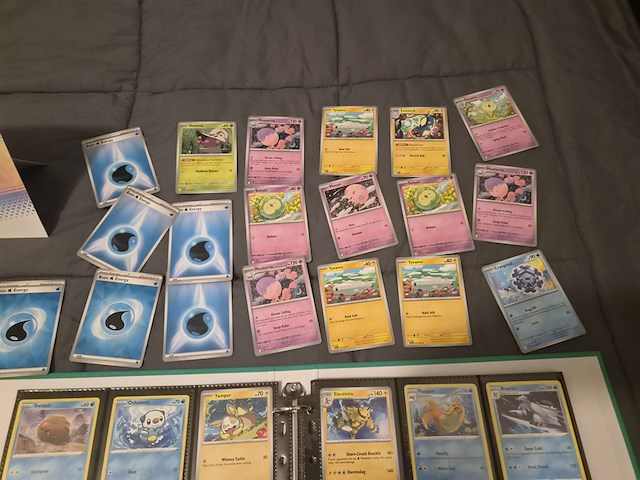Uitgebreide pokémon verzameling met vintage kaarten, mappen en playmat - afbeelding 46 van  48