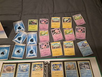Uitgebreide pokémon verzameling met vintage kaarten, mappen en playmat - afbeelding 46 van  48