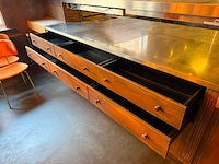 Uitgifte balie met bain-marie en kasten - afbeelding 10 van  14
