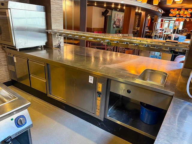 Uitgifte balie met bain-marie en kasten - afbeelding 12 van  14