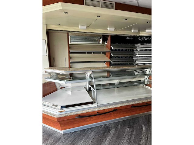 Uitgiftebalie / geheel bakkerij winkel interieur - afbeelding 2 van  5