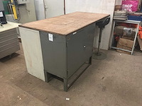 Uitgiftebalie met kruk - afbeelding 1 van  1