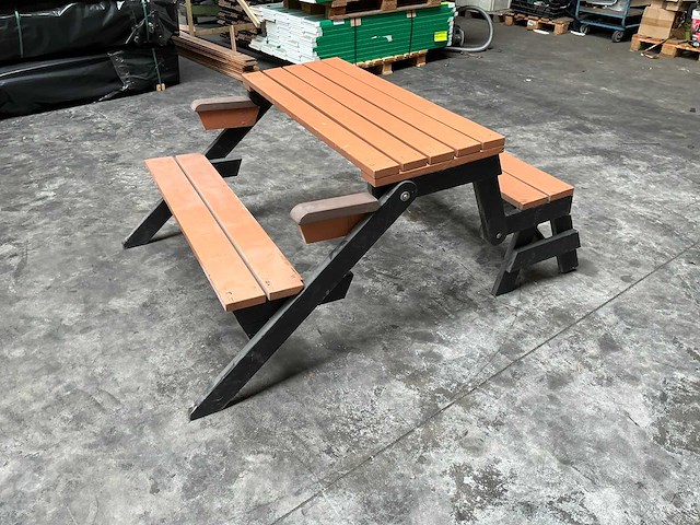 Uitklapbare tuinbank naar picknicktafel - afbeelding 3 van  3