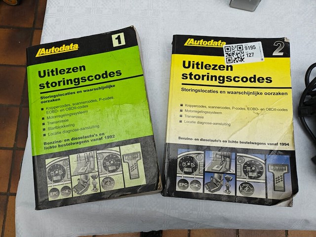 Uitleesboek met codes, deel 1 en deel 2 - afbeelding 1 van  1