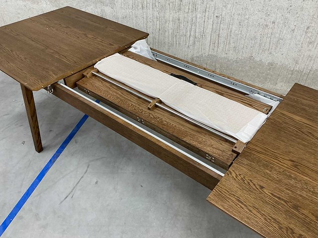 Uitschuifbare eetkamertafel - afbeelding 2 van  3