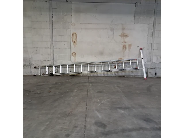 Uitschuifbare ladder 2x14 treeds - afbeelding 1 van  5