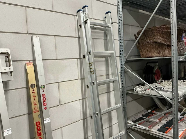 Uitschuifbare ladder - afbeelding 1 van  4