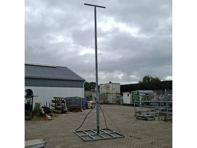 Uitschuifbare lichtmast - afbeelding 1 van  8