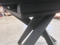 Uitschuifbare ronde glazen tafel met zwarte stalen poten ø 120 (160) cm, kave home, vashti - afbeelding 4 van  7