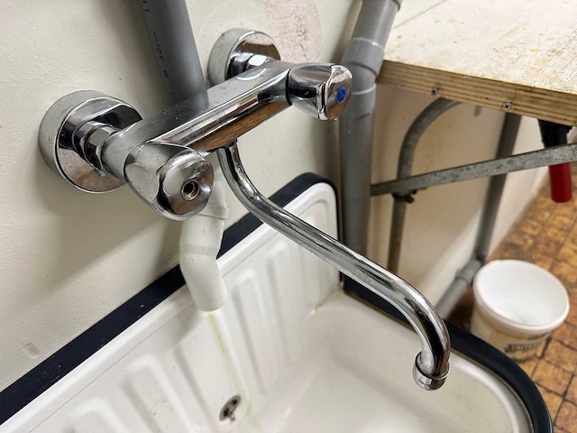 Uitstortgootsteen met mengkraan - afbeelding 3 van  4