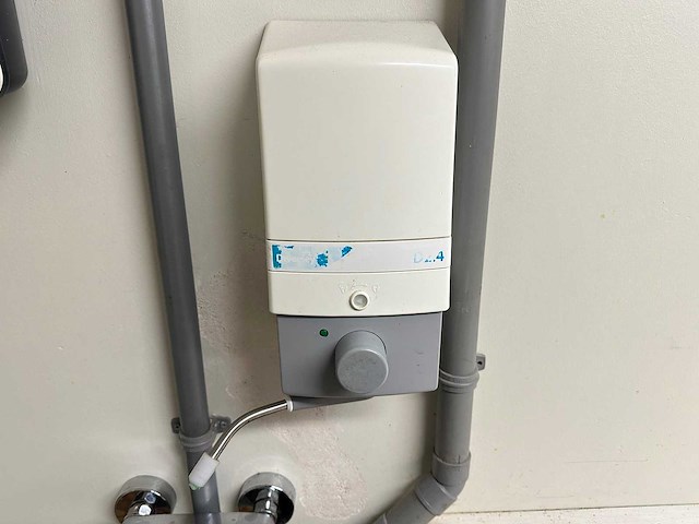 Uitstortgootsteen met mengkraan - afbeelding 4 van  4