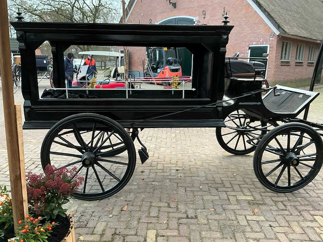 Uitvaartkoets - afbeelding 32 van  35