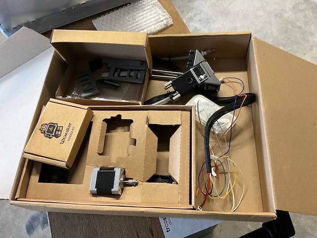 Ultimaker 2+ 3d printer - afbeelding 3 van  14