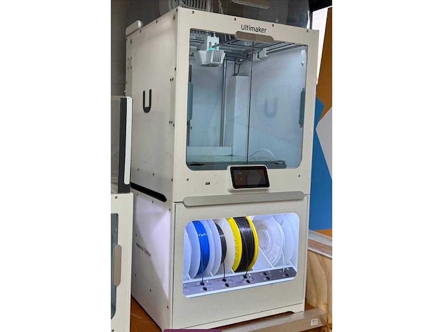 Ultimaker s5 3d printer met materiaal station en airfilter - afbeelding 4 van  11
