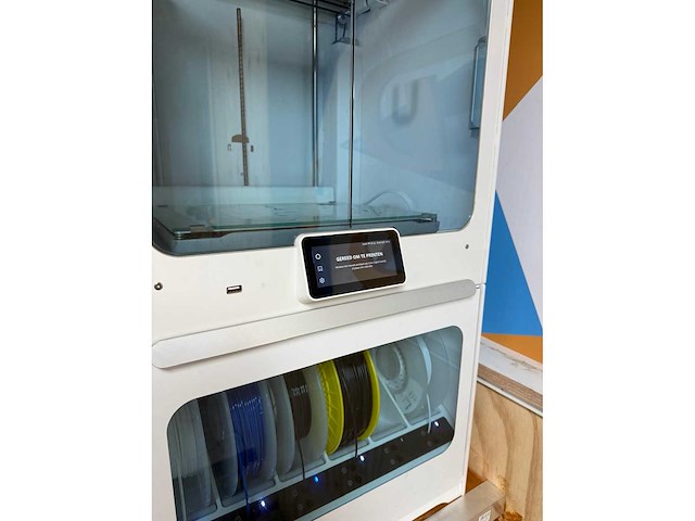 Ultimaker s5 3d printer met materiaal station en airfilter - afbeelding 10 van  11
