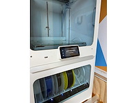 Ultimaker s5 3d printer met materiaal station en airfilter - afbeelding 10 van  11