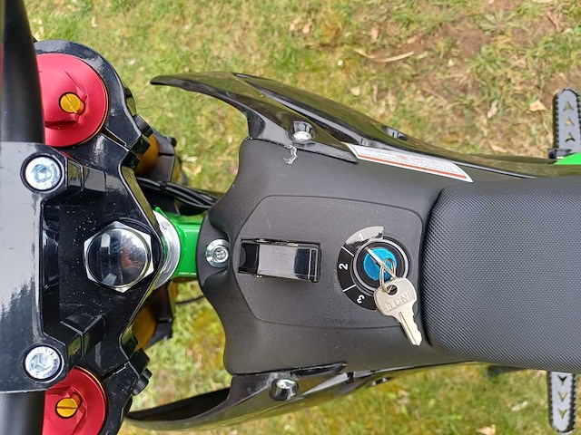Ultra - pitbike elektrisch 1500 watt - afbeelding 9 van  18