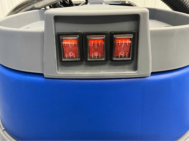 Ultra force equipment 80l- 3600w industriële stofzuiger nat/droog - 3 motoren a 1200w per motor aan te zetten - afbeelding 3 van  13