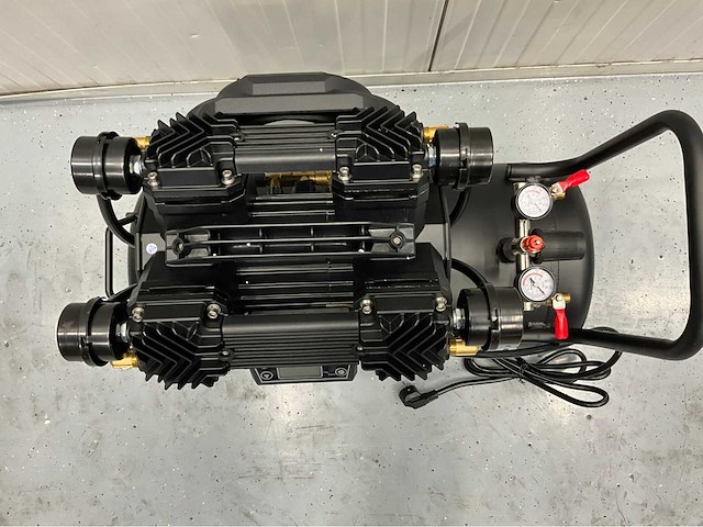 Ultra force equipment compressor ac9099-39l - 2 motoren 4000w - aluminium tank - brushless - olievrij - eco stand - afbeelding 11 van  27
