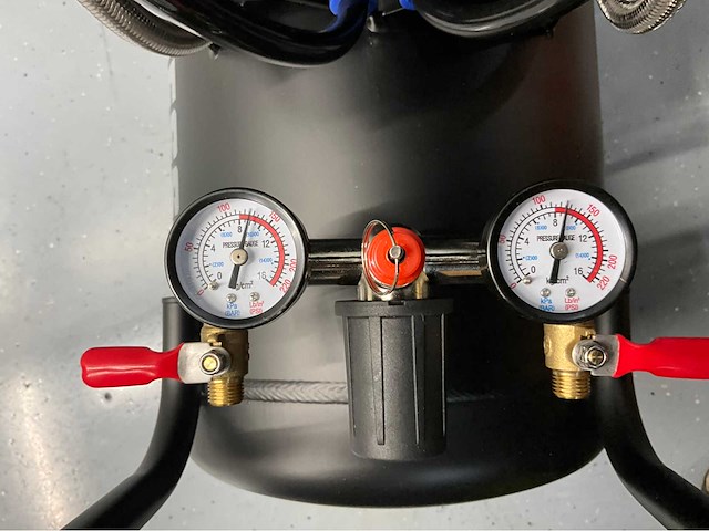Ultra force equipment compressor ac9099-39l - 2 motoren 4000w - aluminium tank - brushless - olievrij - eco stand - afbeelding 24 van  25
