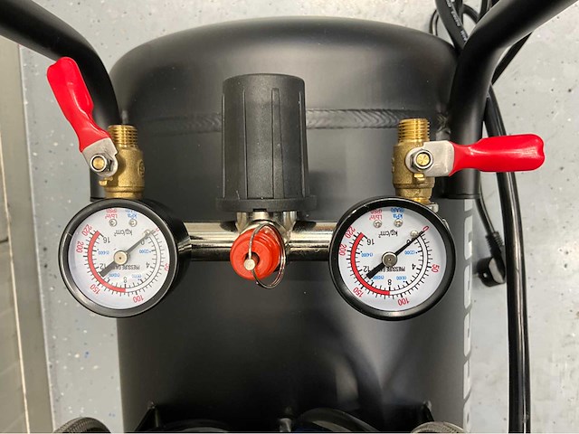 Ultra force equipment compressor ac9099-39l - 2 motoren 4000w - aluminium tank - brushless - olievrij - eco stand - afbeelding 25 van  27