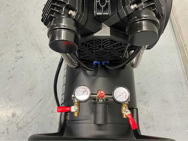 Ultra force equipment compressor ac9099-39l - 2 motoren 4000w - aluminium tank - brushless - olievrij - eco stand - afbeelding 8 van  27