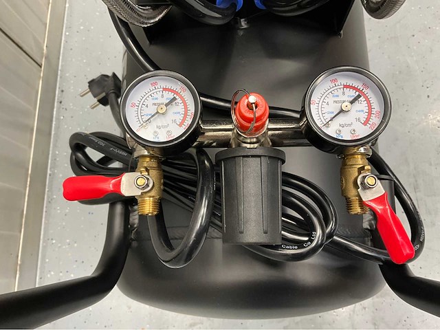 Ultra force equipment compressor ac9099-39l - 2 motoren 4000w - aluminium tank - brushless - olievrij - eco stand - afbeelding 16 van  27