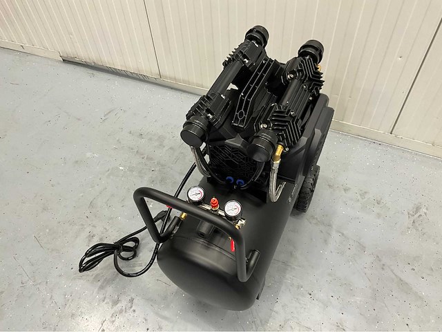 Ultra force equipment compressor ac9099-39l - 2 motoren 4000w - aluminium tank - brushless - olievrij - eco stand - afbeelding 7 van  27