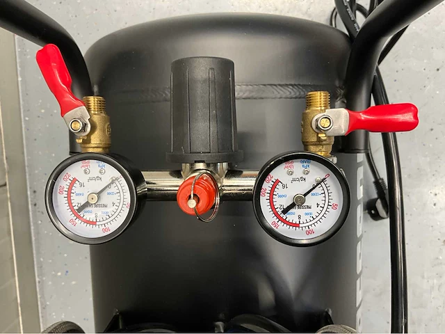 Ultra force equipment compressor ac9099-39l - 2 motoren 4000w - aluminium tank - brushless - olievrij - eco stand - afbeelding 25 van  27