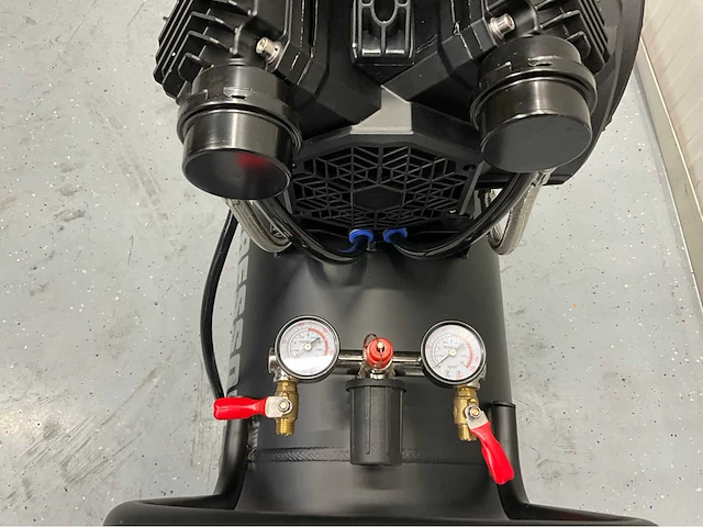 Ultra force equipment compressor ac9099-39l - 2 motoren 4000w - aluminium tank - brushless - olievrij - eco stand - afbeelding 7 van  26
