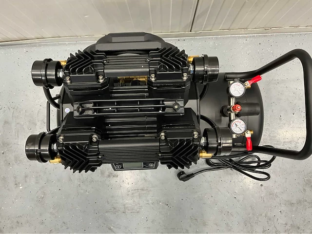 Ultra force equipment compressor ac9099-39l - 2 motoren 4000w - aluminium tank - brushless - olievrij - eco stand - afbeelding 10 van  26