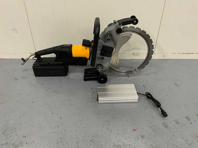 Ultra force equipment dc8400 - muurzaagmachine in koffer - 4000w - 2200rpm - afbeelding 14 van  14