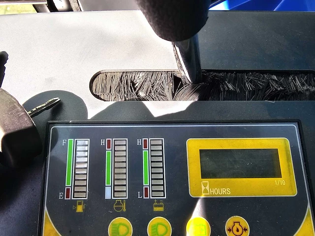 Ultra force equipment nm25 minigraver kubota motor en snelwisselsysteem incl. 3 bakken - afbeelding 19 van  32