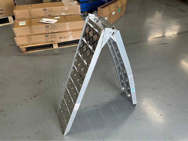 Ultra force equipment oprijplaat 2 stuks - inklapbaar - draagvermogen 2x 680 kg - afbeelding 5 van  8