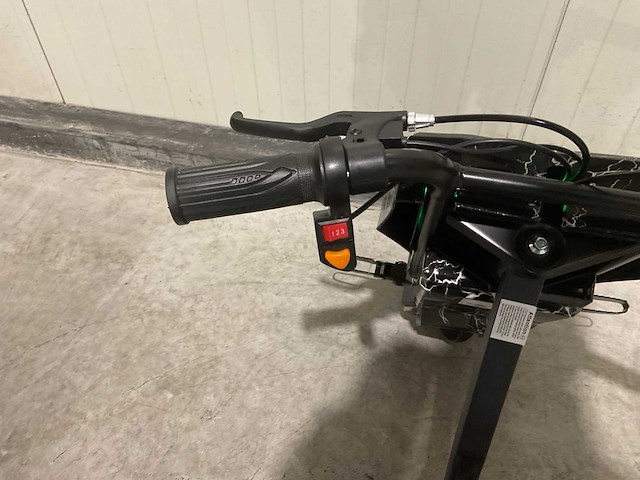 Ultra motocross drift trike 27ja 250w zwart bliksem voertuig - afbeelding 23 van  33