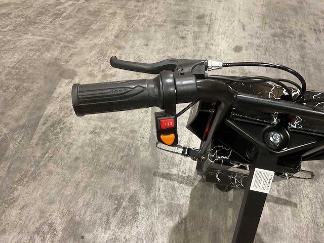 Ultra motocross drift trike 27ja 250w zwart bliksem voertuig - afbeelding 8 van  8