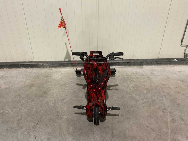 Ultra motocross drift trike 27ja 250w zwart rood voertuig - afbeelding 15 van  23