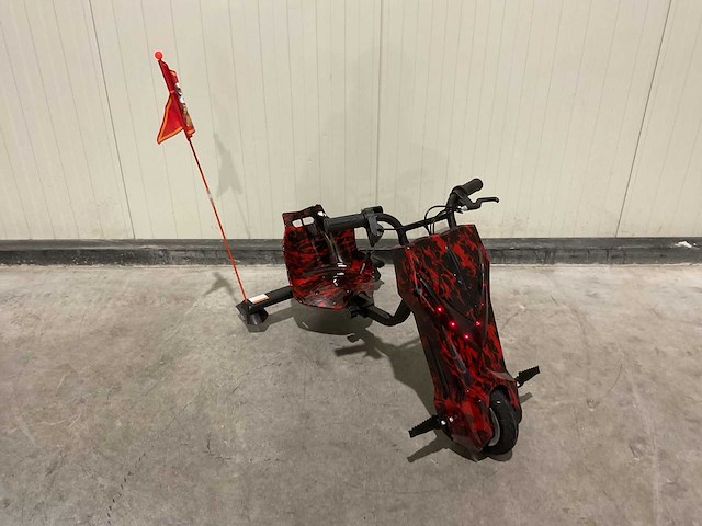 Ultra motocross drift trike 27ja 250w zwart rood voertuig - afbeelding 16 van  23