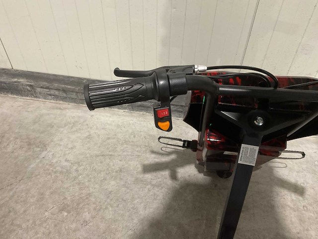 Ultra motocross drift trike 27ja 250w zwart rood voertuig - afbeelding 20 van  23