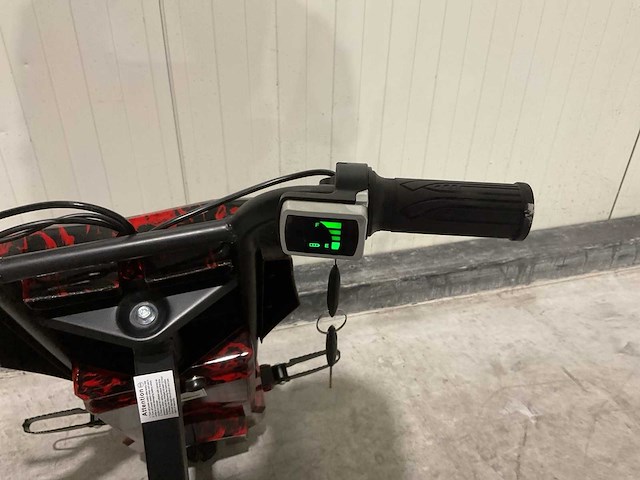 Ultra motocross drift trike 27ja 250w zwart rood voertuig - afbeelding 21 van  23