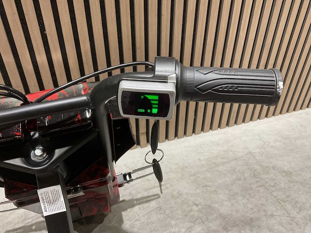 Ultra motocross drift trike 27ja 250w zwart rood voertuig - afbeelding 13 van  23