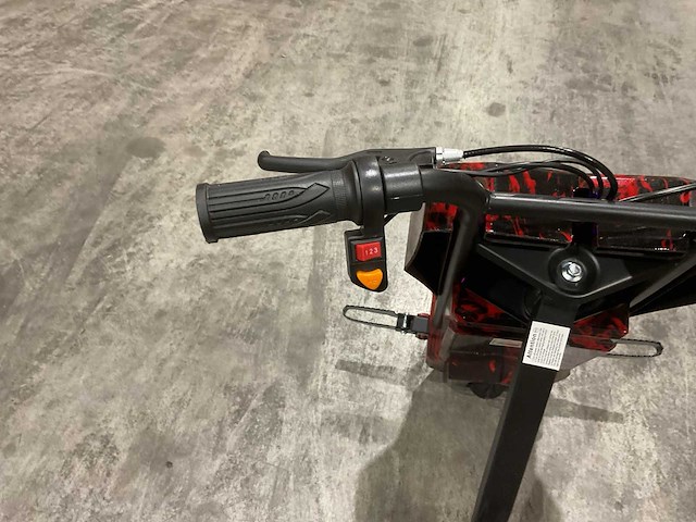 Ultra motocross drift trike 27ja 250w zwart rood voertuig - afbeelding 22 van  23