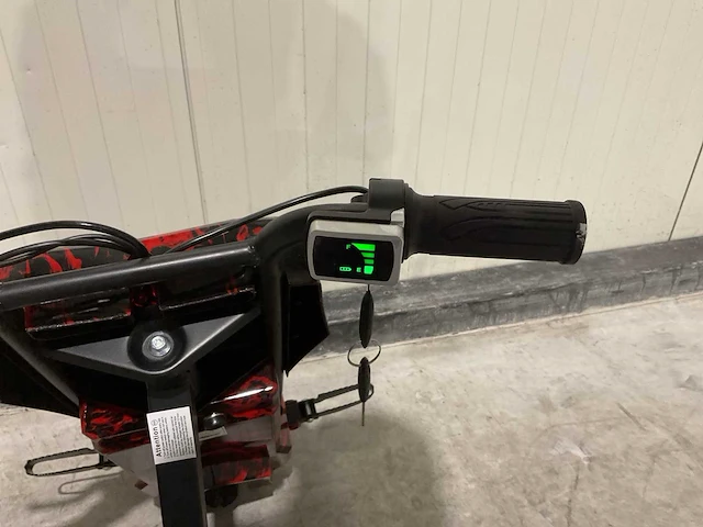 Ultra motocross drift trike 27ja 250w zwart rood voertuig - afbeelding 25 van  32