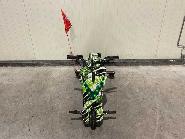 Ultra motocross drift trike 27ja 250w zwart/groen/wit voertuig - afbeelding 5 van  12
