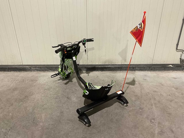 Ultra motocross drift trike 27ja 250w zwart/groen/wit voertuig - afbeelding 12 van  12